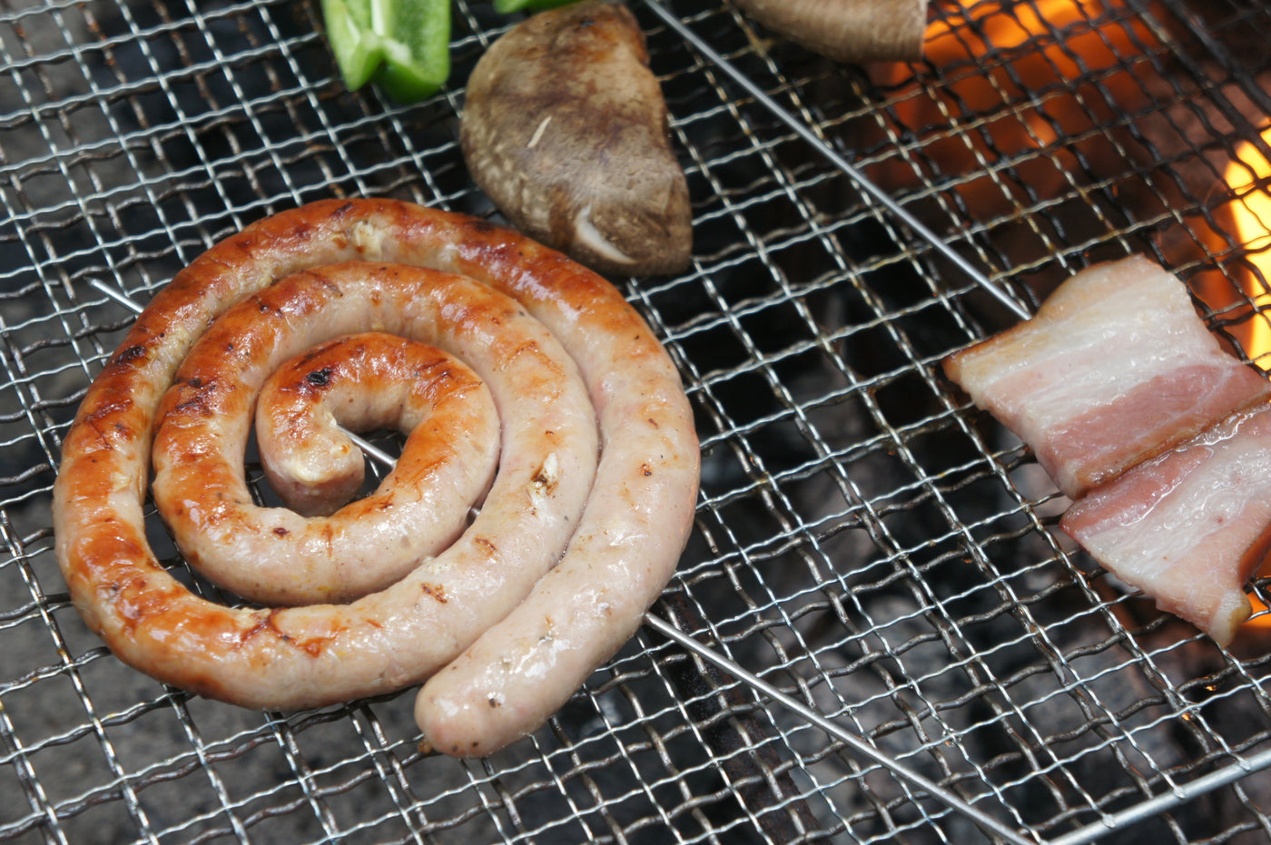 柔らかくジューシーな肉質と脂身の甘さが特徴のブランド豚「おとん」で作った絶品ソーセージ