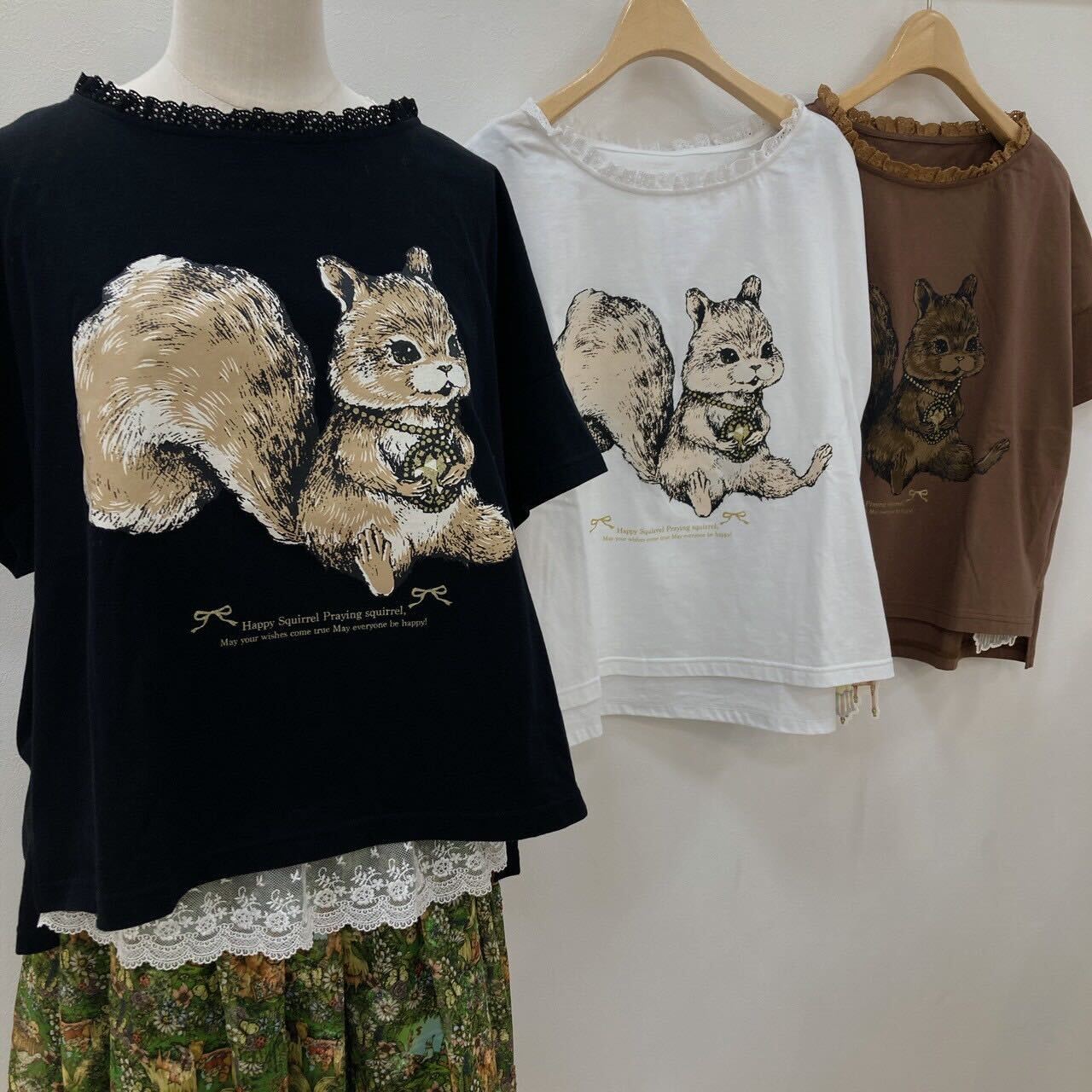 yukiemon | おいのりリス変形Tシャツ【4185110】